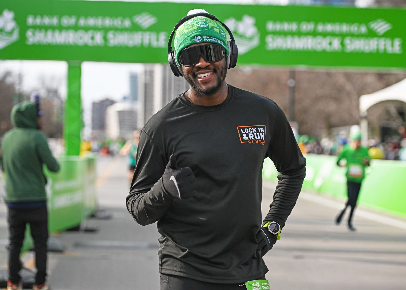 Bank Background Outside Bank of America Shamrock Shuffle 2027 | Sat 20 Mar | Book @ Findarace
