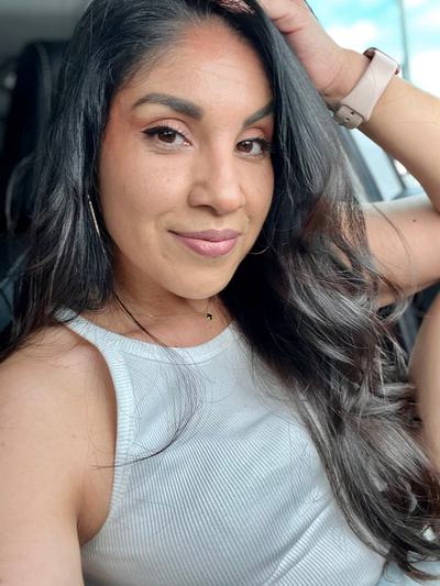 Yoli Flores profile picture